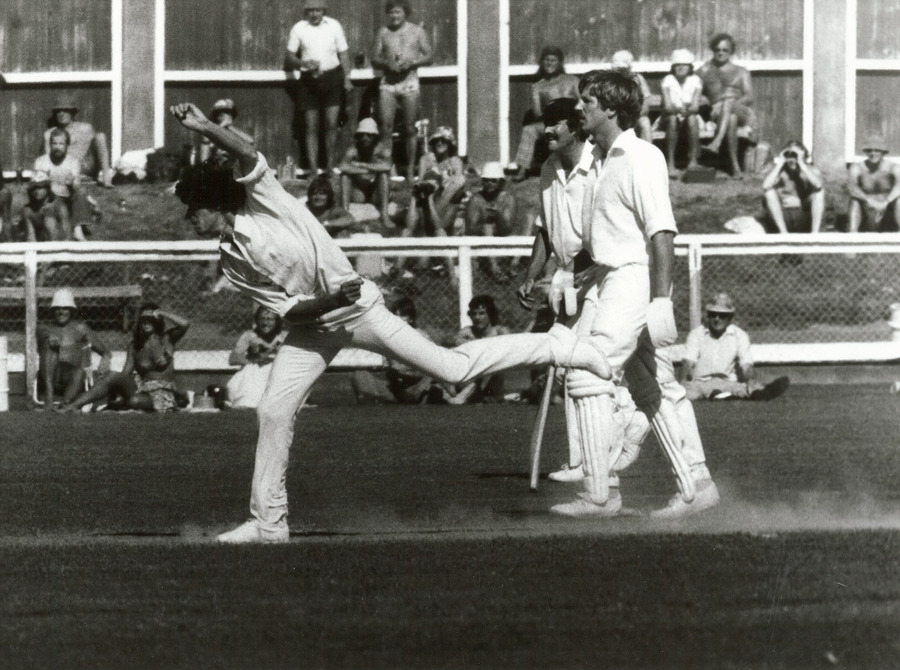 Richard Hadlee bowling